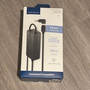 Insignia 90 Watt Universal Laptop Charger